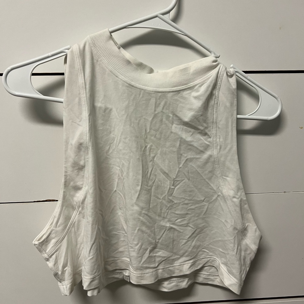 Lululemon size 4 white sleeveless cropped tank